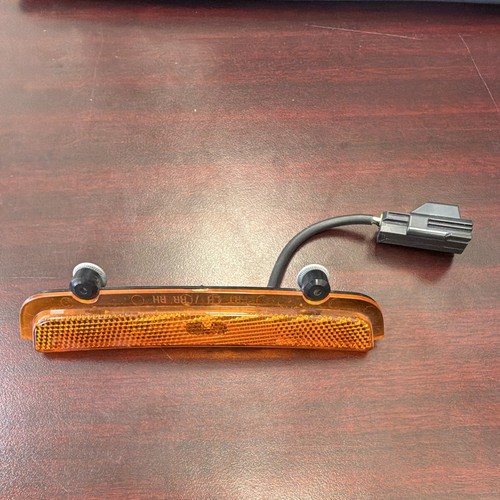 Aston Martin DBX Superleggera 2023 Front Right Side marker light P/N HY5315A425AD Photo - $50