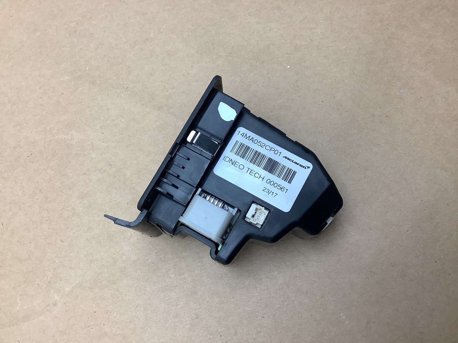 McLaren 720S 720 2018 Center Console Phone USB AUX Port Input 17-20 :O