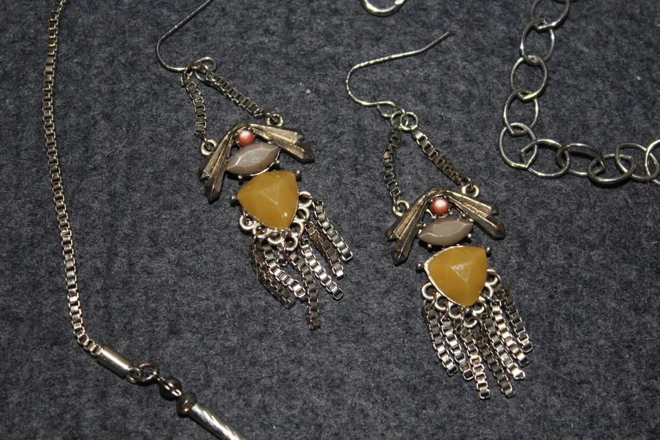 ..ANN TAYLOR..Collar y pendientes perforados Foto 3 de 3