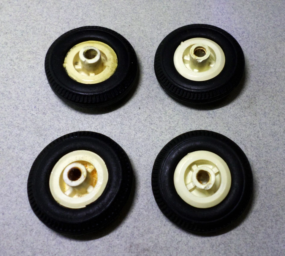 1957 Chevrolet & Ford, PMC Promo TIRES & CHROME-LIKE WHEELS. Vintage. Nice! - Image 4 of 4