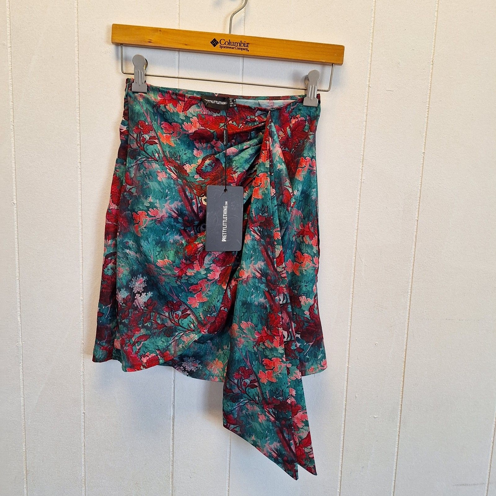PrettyLittleThing Floral Mini Skirt Size 2 New With Tags-image