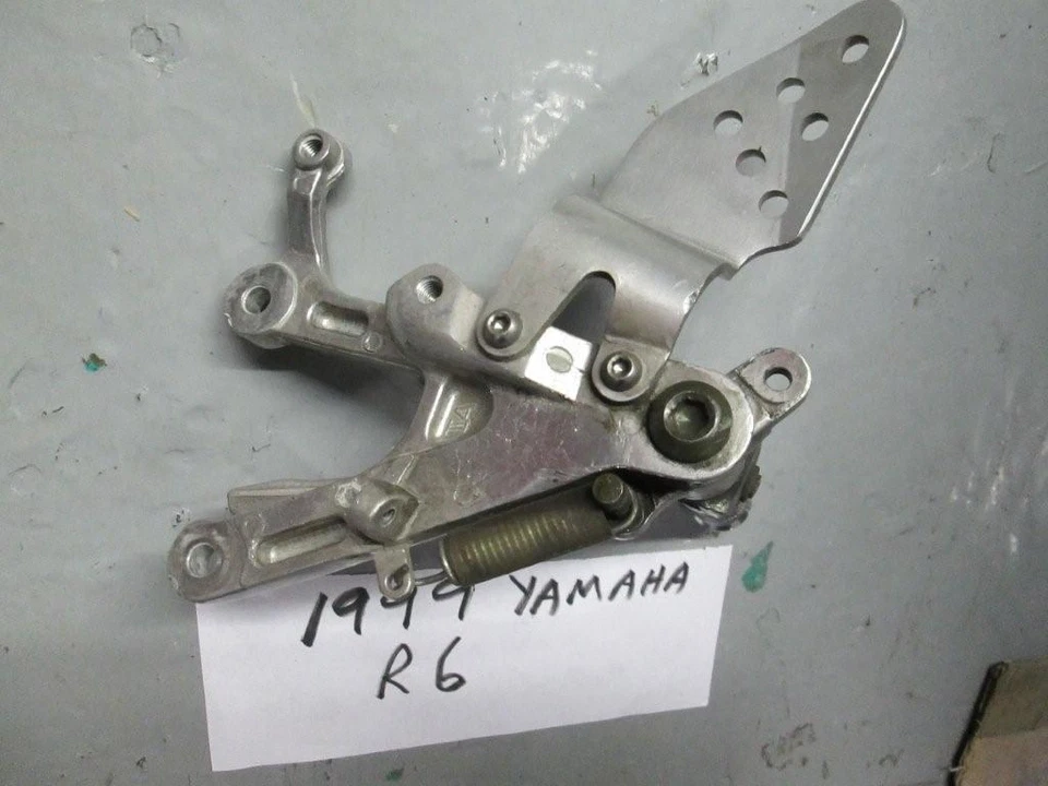 Yamaha YZFR6 R6 Soporte Delantero Derecho 5EB-27443-00-00 Pedal Freno 5EB-27211-01-00 Foto 3 de 3