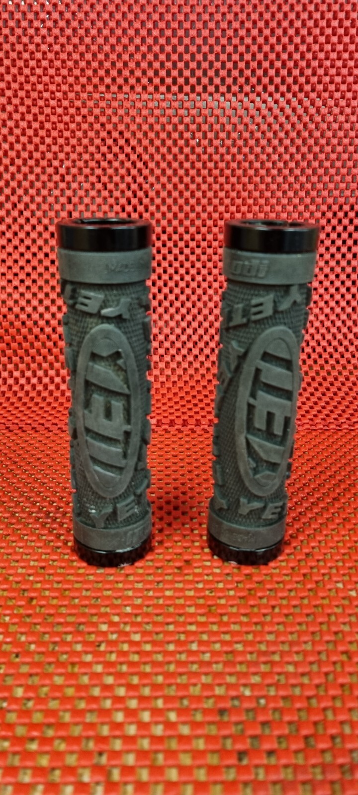 Retro Yeti Handlebar Grips Lock On Never Ridden Retrobike Vintage Mtb