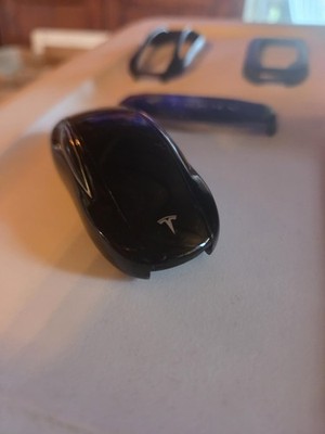 Tesla Model X Key Fob P1054132-00-D with free protective case 