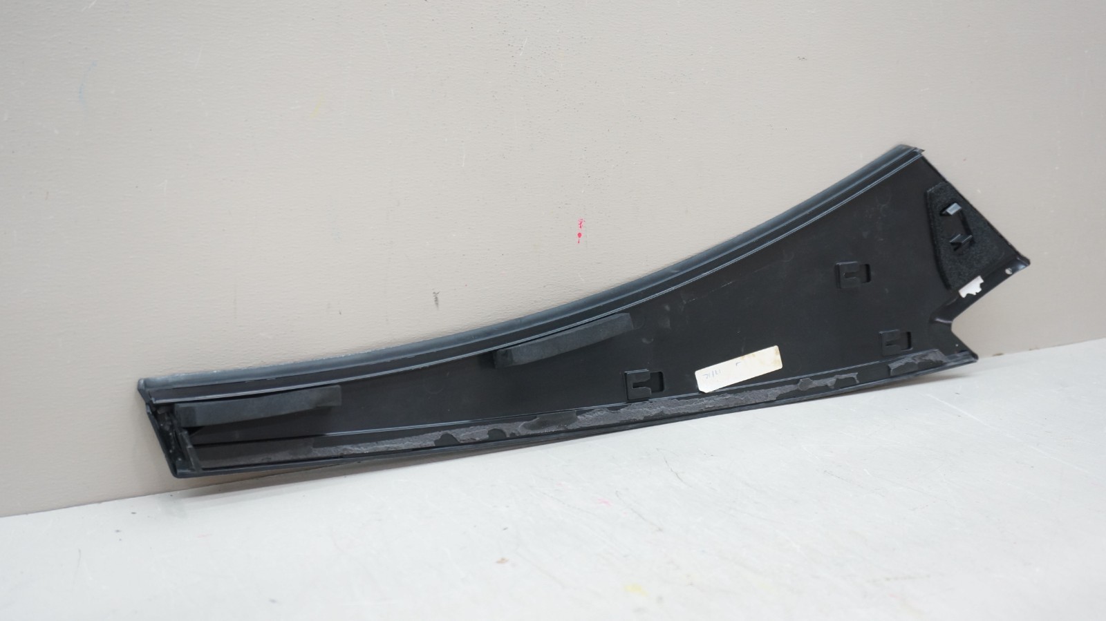 2016-2019 MCLAREN 570S REAR RIGHT QUARTER WINDOW MOLDING TRIM OEM