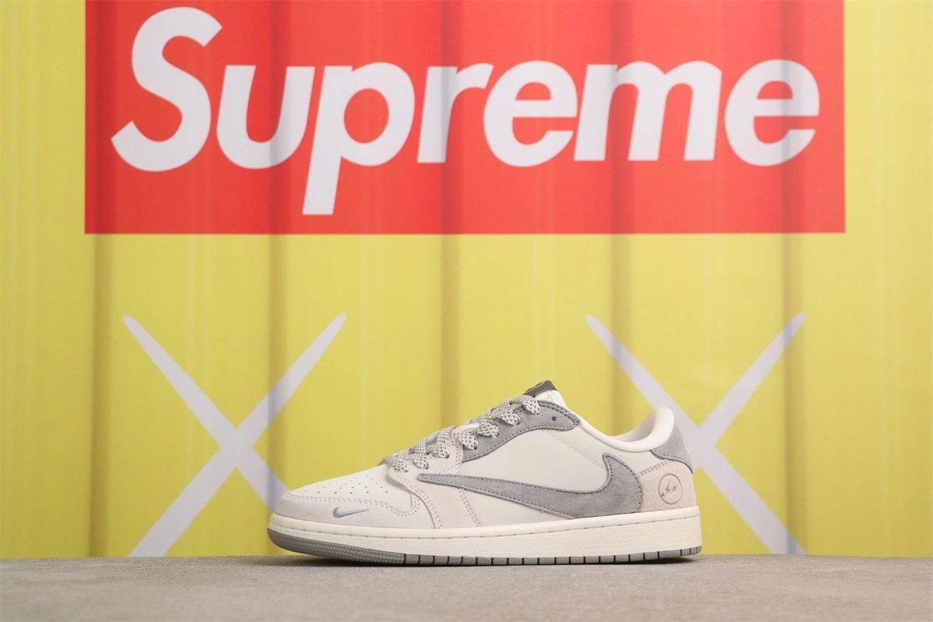 JORDAN Sneakers unisex moda AJ1 retrò basse Travis Scott frammento grigio scamosciato