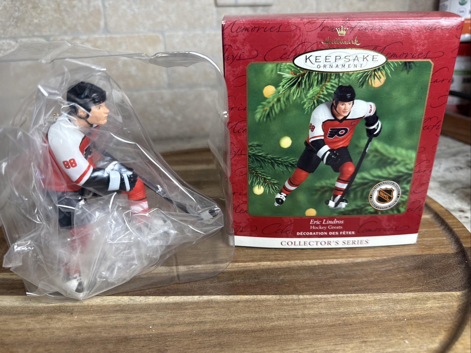 Hallmark Keepsake Ornament Philadelphia Flyers Eric Lindros NHL Vintage 2000