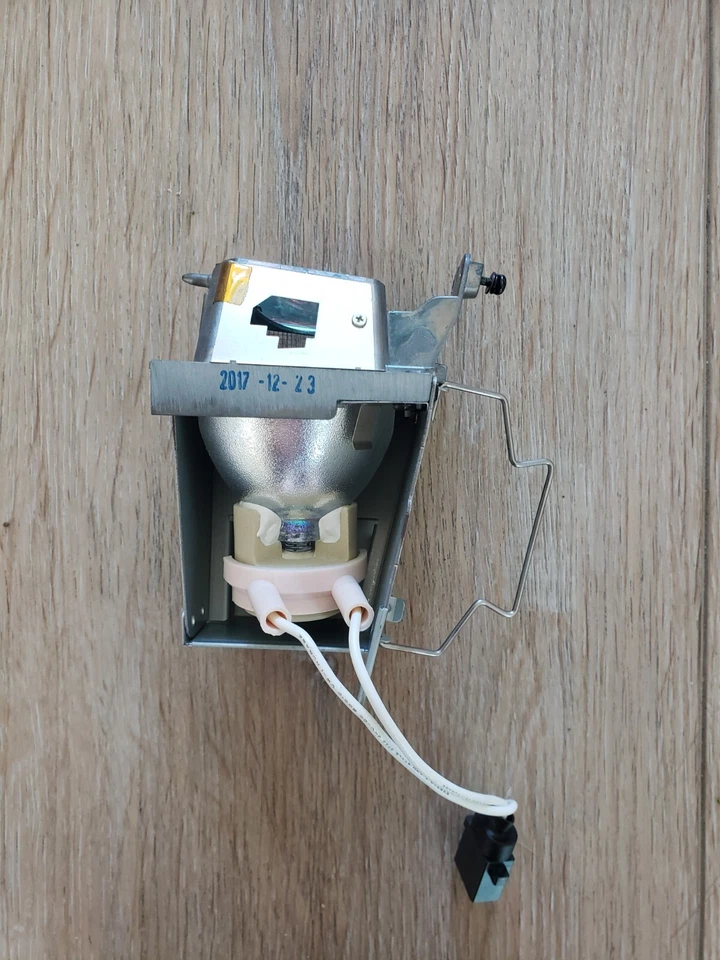 projector bulbs lamps - Image 2 of 3