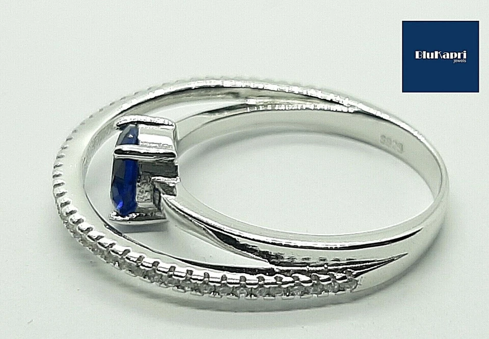 Anello Donna in Argento 925 solitario zaffiro blu con veretta zirconi - Immagine 2 di 4