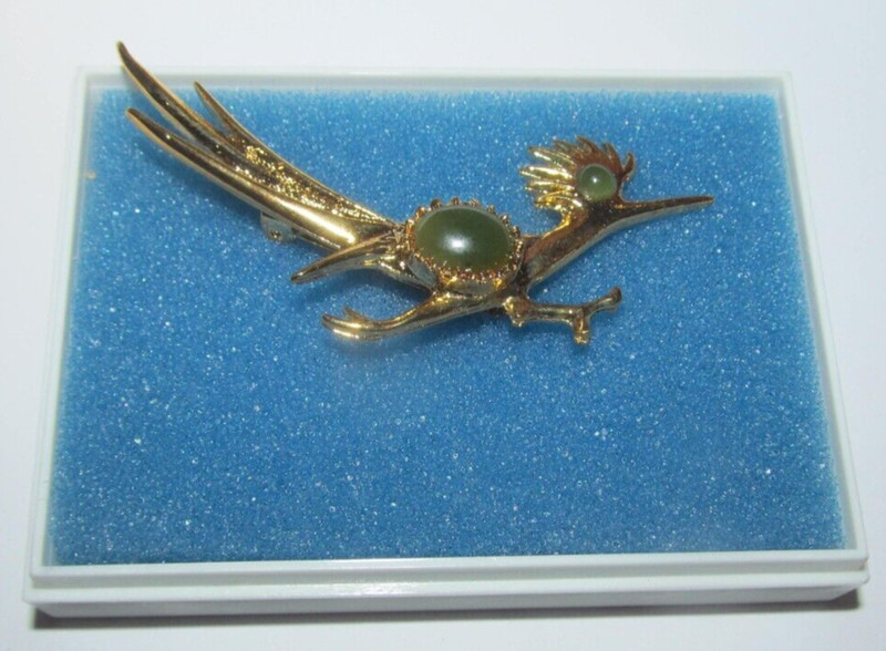 Vintage Gold Tone Road Runner Desert Bird w Green Belly Stone Eye Pin Brooch