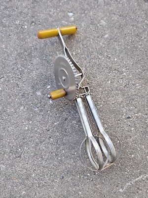 Vtg ANDROCK Stainless Steel Egg Beater Mixer  Yellow Bakelite Handle 11  USA