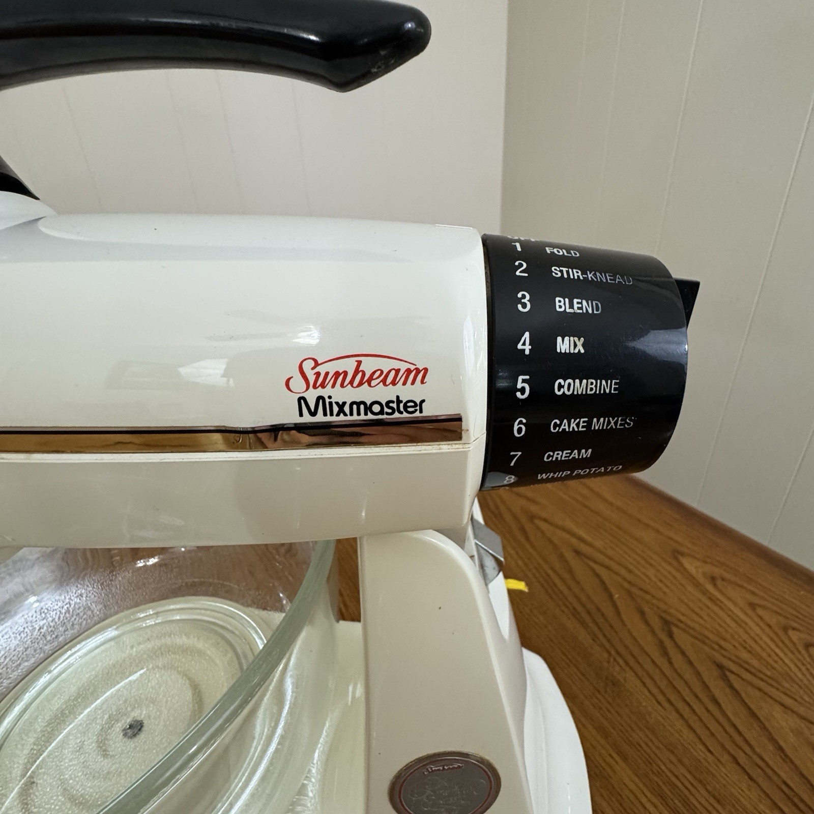 Sunbeam Mixmaster Model 01960 Mixer W/Stand 12 Speed Bowl Hooks Beaters (works)