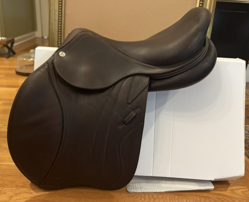 2018 CWD 16.5 SE 02 2L Hunter/Jumper Saddle. Medium tree.
