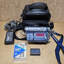 Sony CCD-TRV128 Handycam VideoHi8 20x Optical 990x Digital Zoom Camcorder Bundle
