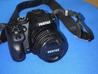 Pentax K-70 DSLR-Kamera 24.0 MP - Schwarz Kit mit 18-50/4-5.6 Objektiv Top