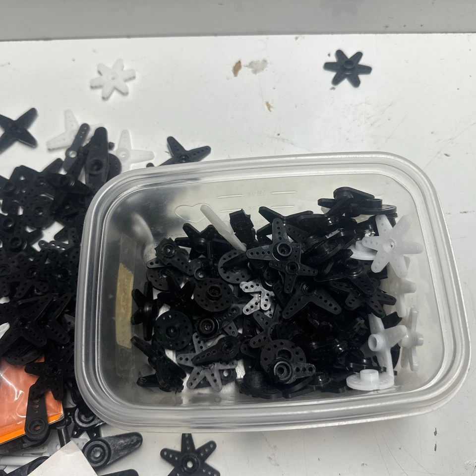 GRAN Lote de Servo Brazos de Plástico Surtidos para Avión RC ¡¡Leer!!! Foto 3 de 3