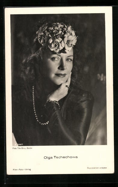 Actress Olga Chekhova with a hat made of flowers, postcard