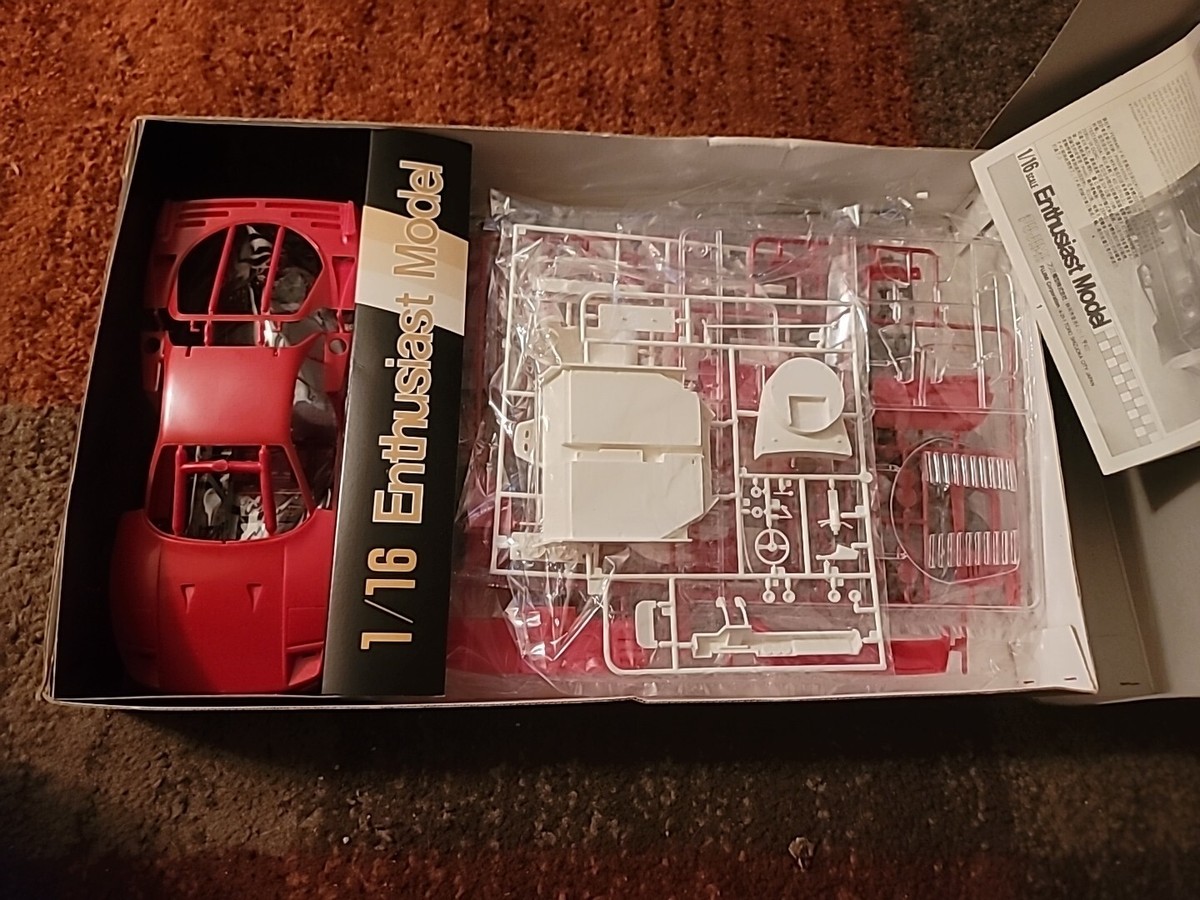 NEW Fujimi Ferrari F-40 FUJIMI Ferrari F40 1/16 Super Rare Plastic
