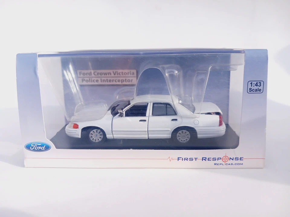 1/43 FIRST RESPONSE Ford Crown Victoria police Interceptor blank undecorated 2 - Image 2 of 4