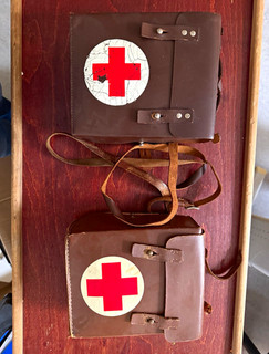 Rotes Kreuz 2x Sanitätstasche/Verbandsbeutel Leder braun rotes Kreuz Inhalt