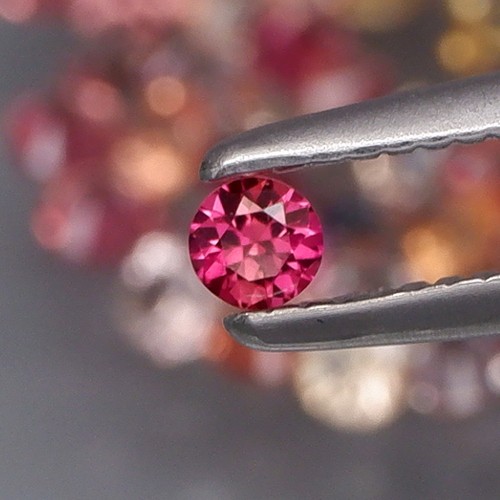 Taglio diamante tondo 2,25 mm.Solo riscaldato colore fantasia zaffiro Africa 65 pezzi/3,94 ct. - Foto 3 di 6