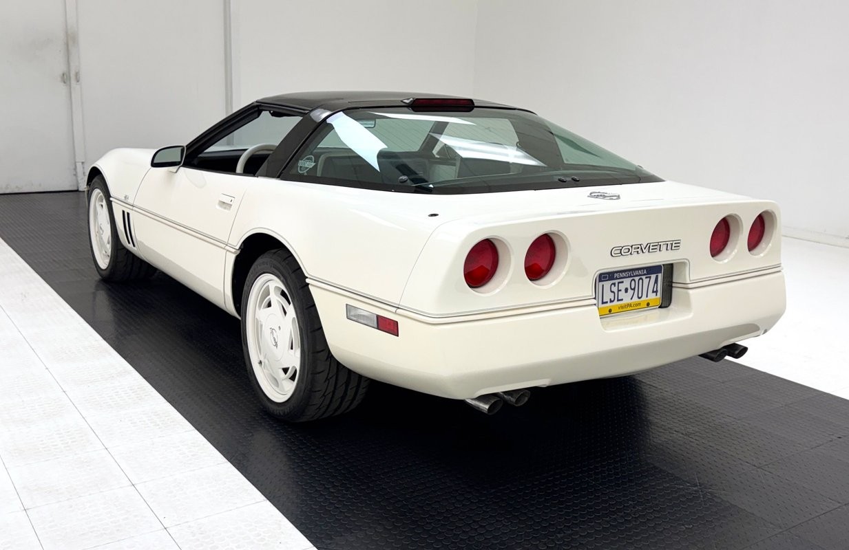 1988 Summit White Chevrolet Corvette   | C4 Corvette Photo 5