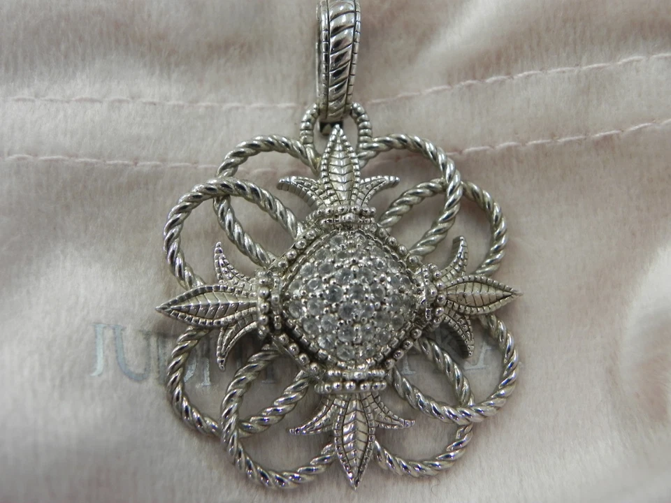 Colgante potenciador de diamantes y plata de ley 925 Judith Ripka JR $400 Foto 2 de 4