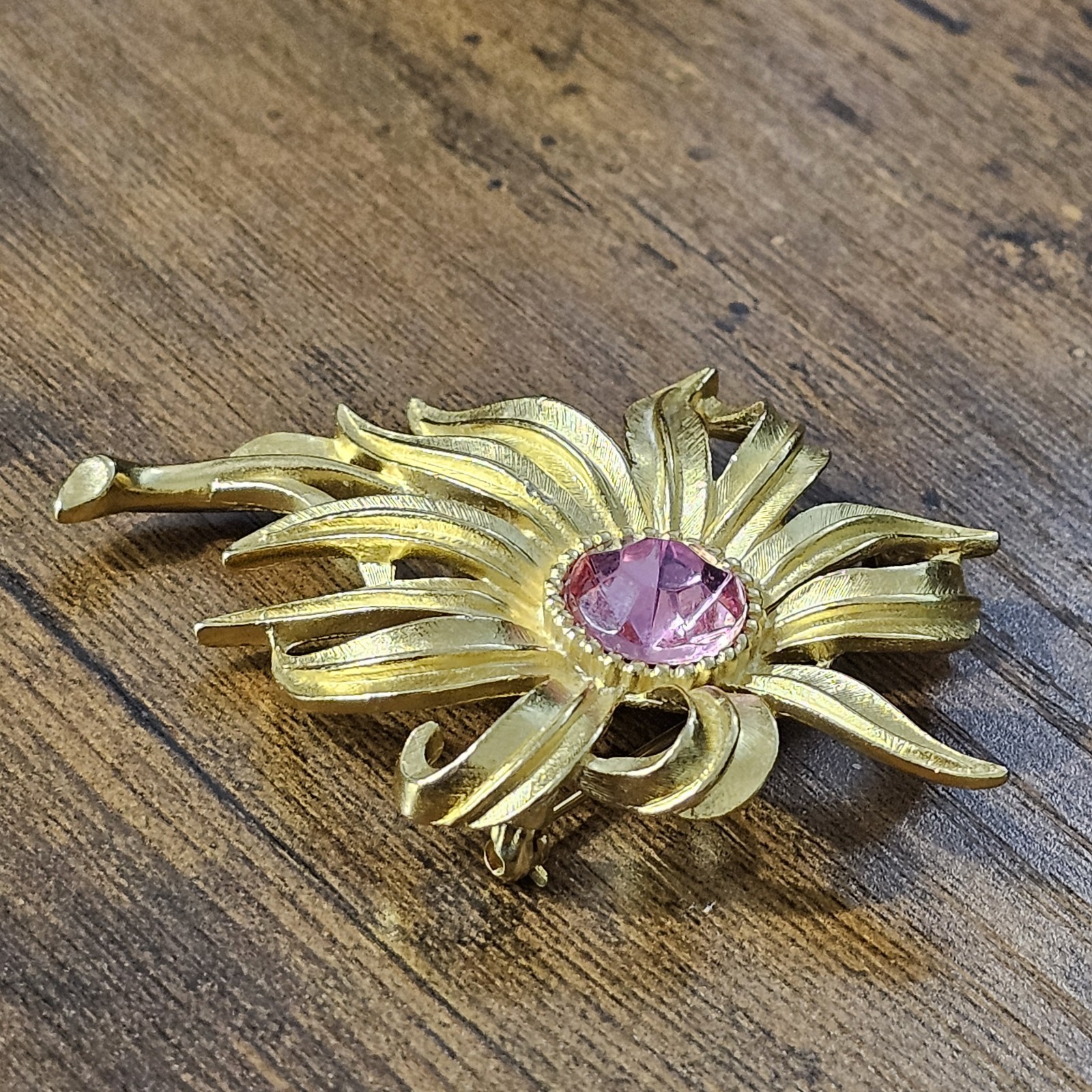 Vtg Trifari Gold Tone Pink Rhinestone Abstract Flower Floral Brooch Pin Signed