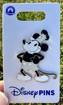 2024 Disney Parks Mickey Mouse As Steamboat Willie OE Pin New