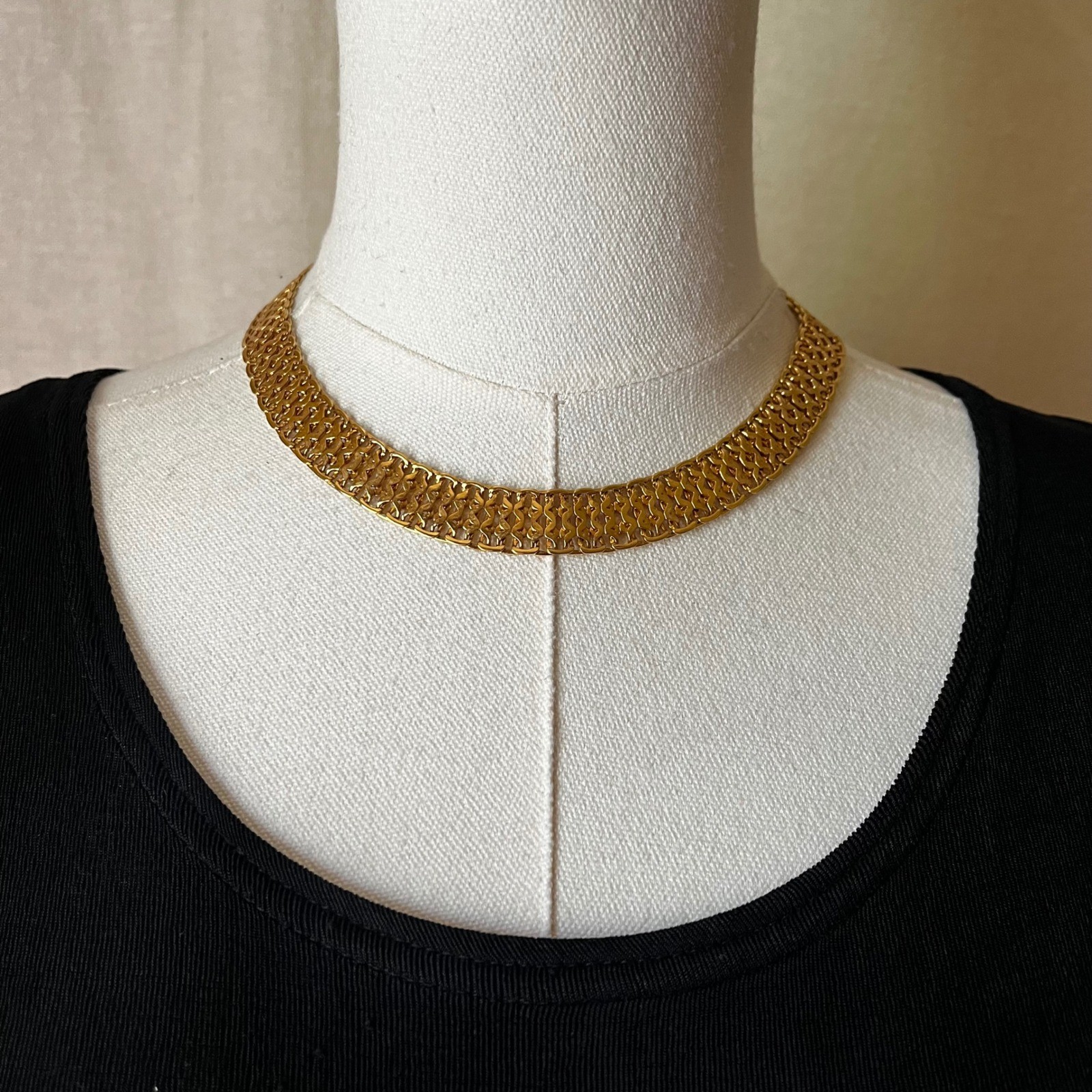 Monet Gold Tone Mesh Collar Choker Necklace Vintage Statement 17