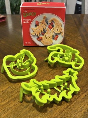 Williams Sonoma The Grinch Max the Dog Christmas Tree Silicone Pancake Molds NIB