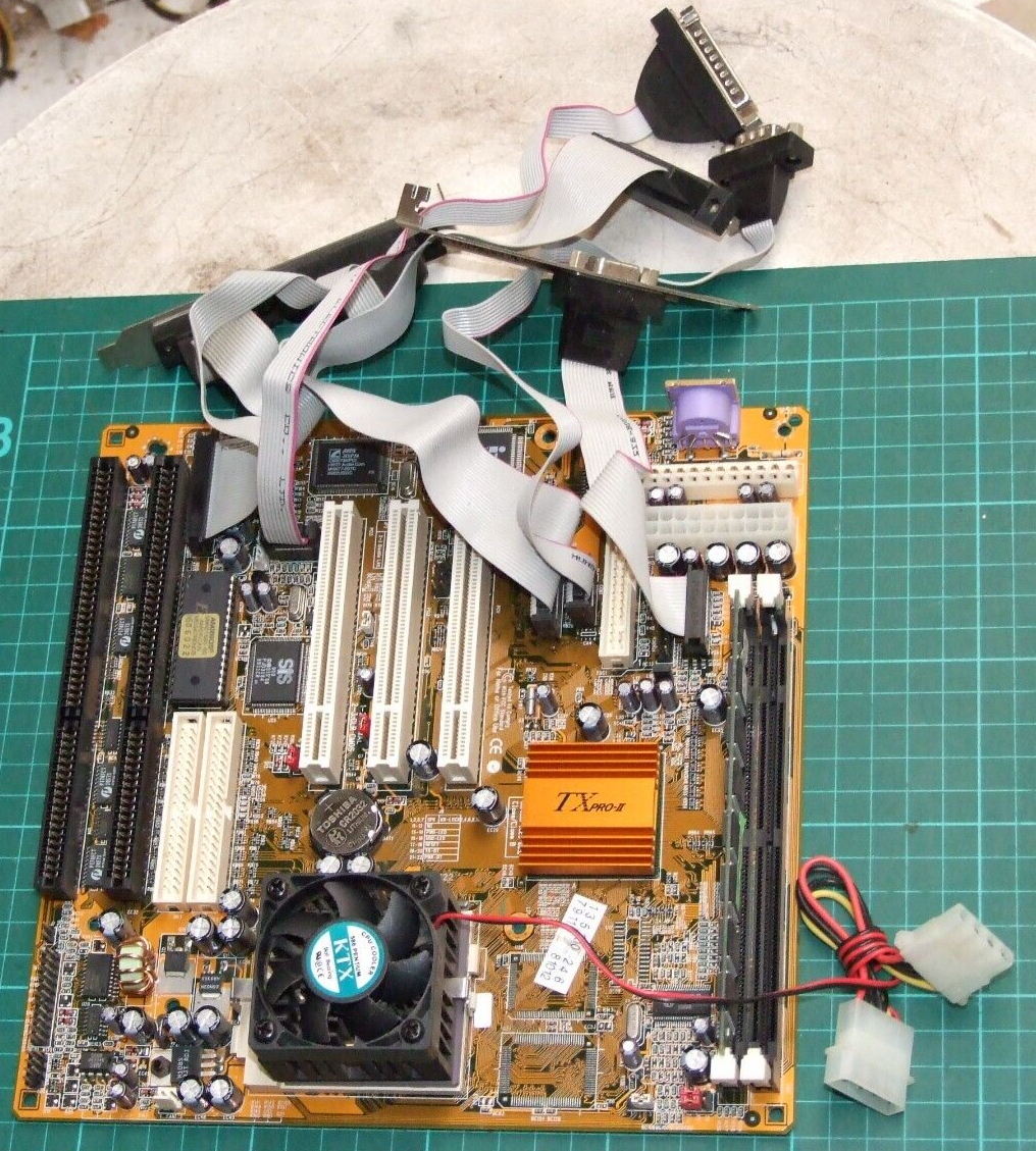 Cyrix 6x86MX-PR200 マザーボード IPR-2007 PCChips M571 AT motherboard w/ IBM Cyrix 6x86MX PR233 200MHz CPU