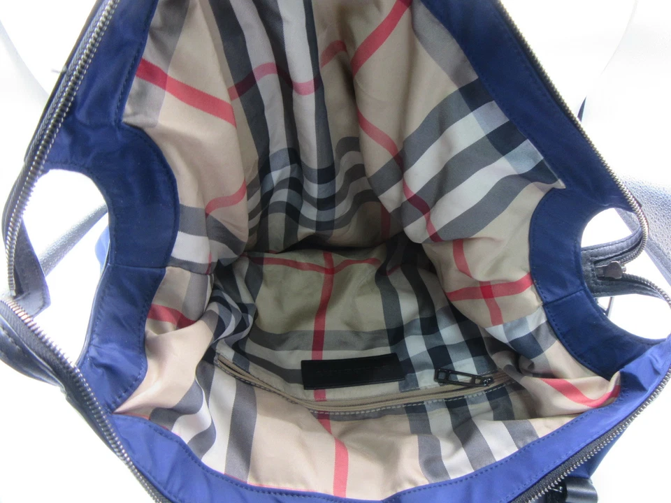 Bolso grande Burberry azul nailon con forro a cuadros Nova y asas de cuero Foto 4 de 4
