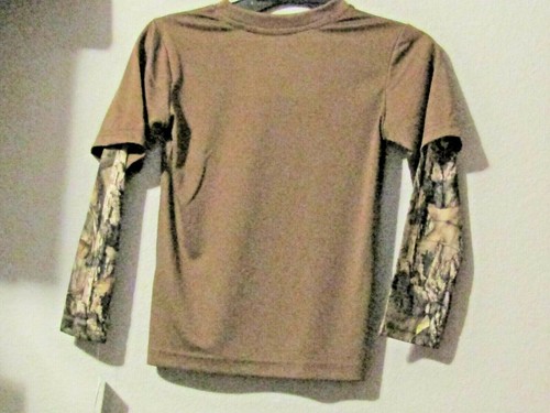 John Deere boy's long sleeve shirt w/camo sleeves 'John Deere Outdoors 1837' - Picture 4 of 4