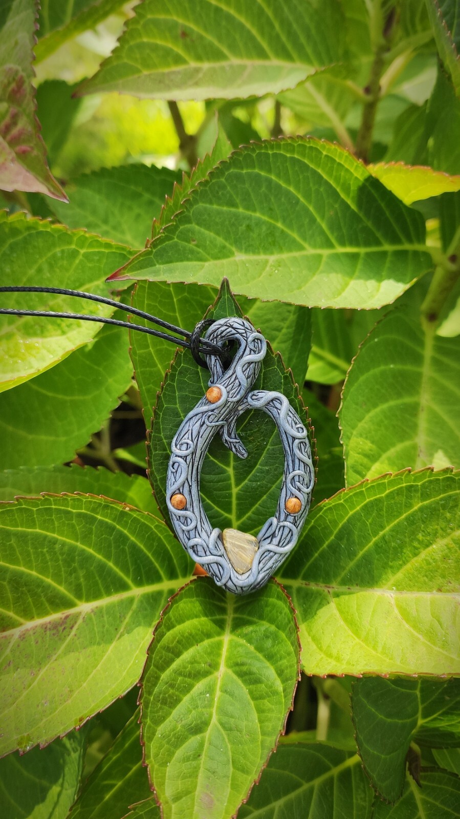 Pendentif amulette gothique pierre authentique pour exprimer votre singularité - 3