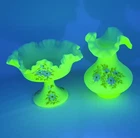 VTG FENTON Daisies On Custard Glass Signed URANIUM Glow Ruffled VASE & BOWL