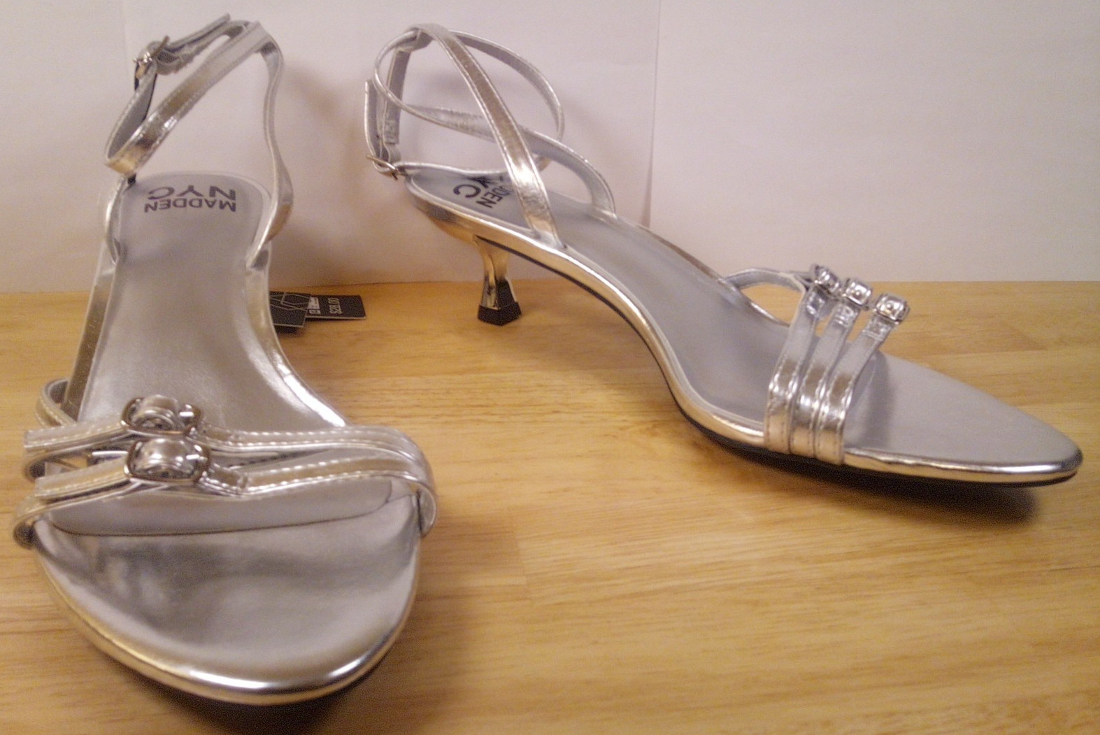 NWT Madden NYC Women's Strappy Kitten Heel Buckle Silver Size 8.5