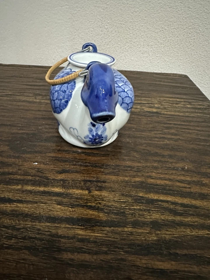 VTG Hand Painted Chinoiserie Tea Pot Duck Shaped Blue White Handle Porcelain - Image 4 of 4