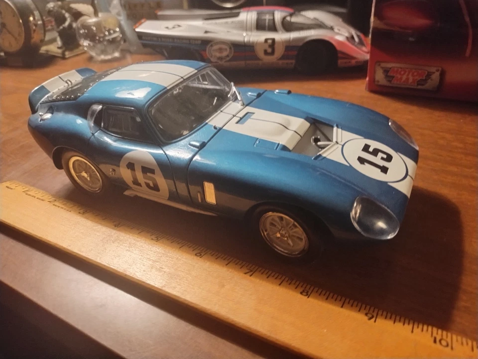SHELBY COBRA DAYTONA CUPÉ #12 DE 1965 1/18 FIRMA DE CARRETERA 92408 Foto 4 de 4