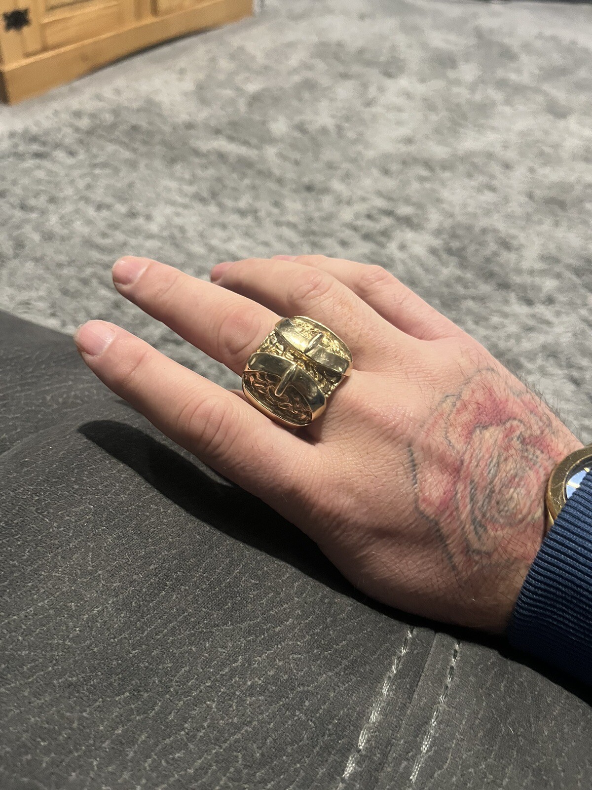 Men’s 9ct Gold Double Buckle Ring 73.7g Z+4 eBay