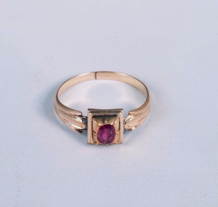 14K Yellow Gold Circa 1900 Oval Ruby Ring app. 1/… - image 1