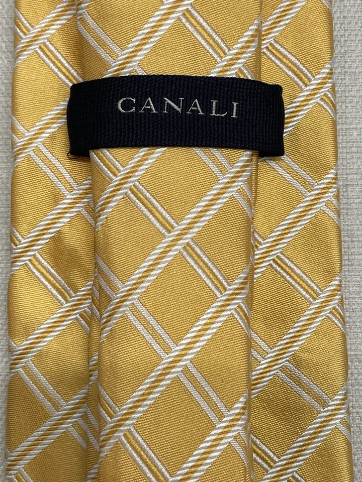 CORBATA CANALI PARA HOMBRE 100 % SEDA HECHA EN ITALIA ESTAMPADO A CUADROS AMARILLO/BLANCO NUEVA SIN ETIQUETAS $149 Foto 2 de 4