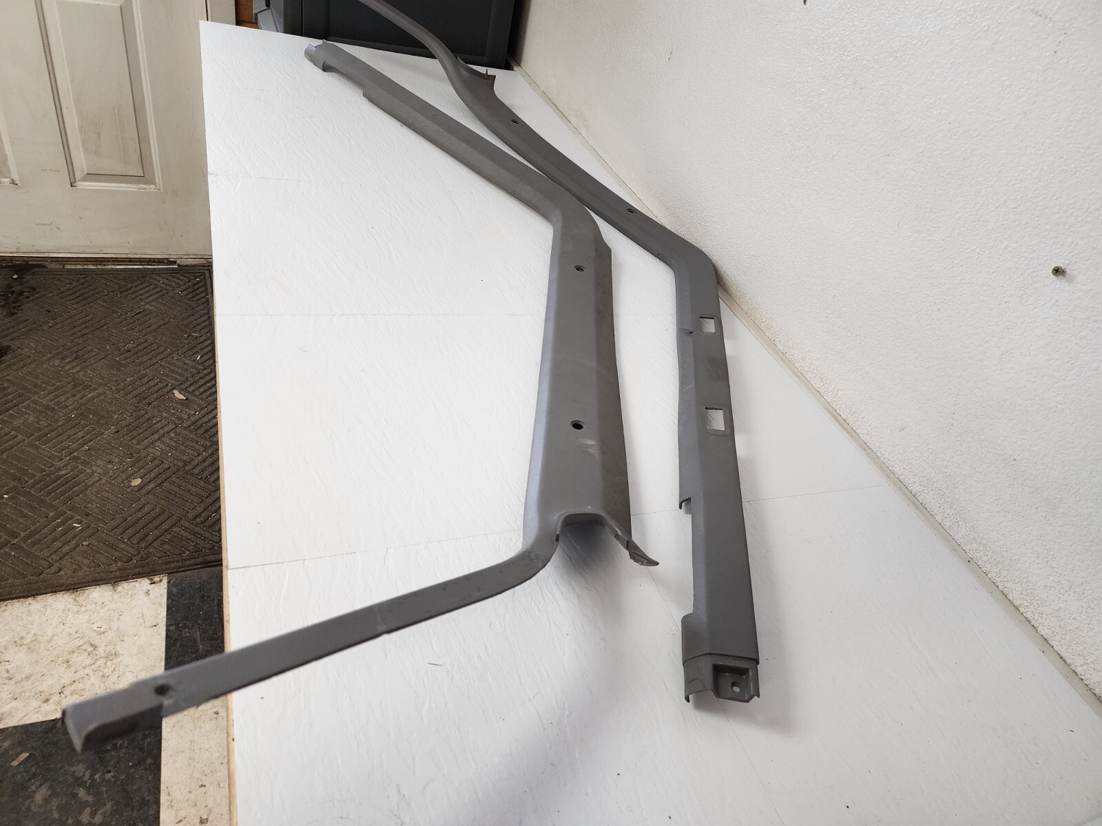 Jeep Cherokee XJ 19841996 A Pillar Windshield Trim moldings door dri