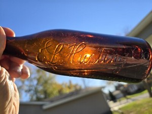 E.L. HUSTING MILWAUKEE Wis Bottle AMBER