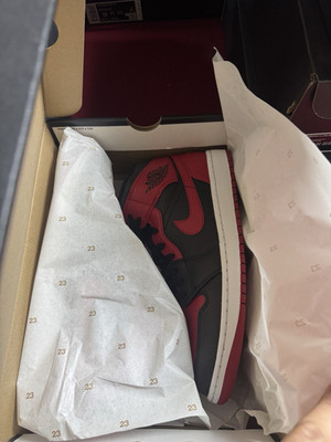 Jordan Air Jordan 1 Mid Banned Black/Red/White Mid Top Leather 554724-074