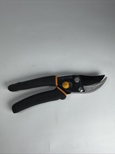 Fiskars 5/8 in. Cut Capacity 9 in. Classic Bypass Pruning Shears CB0515 Locking