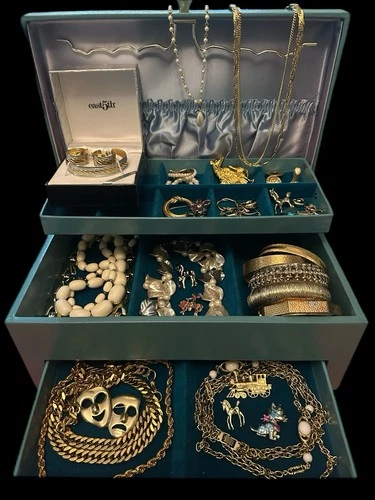 Vintage Estate Costume Jewelry Lot Retro To Estate Multi Tone Earrings Bracelets