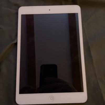 Apple iPad Mini 2. Generation A1455 Cellular 3G + wifi weiß  