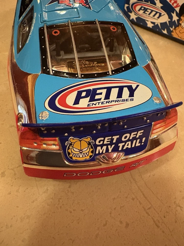 Garfield And Petty Grinnin & Winnin 2002 Intrepid 1:24 Chase The Race - Изображение 3 из 4