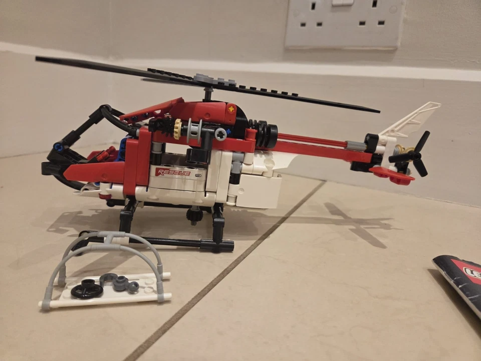 LEGO Technic 42092 Rescue Helicopter, photo 3 of 4